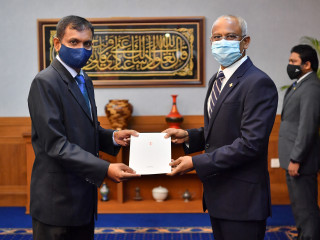 ސީއެސްސީގެ މެމްބަރުކަމުގެ ލިޔުން ރައީސް ހަވާލުކޮށްދެއްވަނީ، މިއަދު ވަނީ ސީއެސްސީގެ ރައީސްގެ ހައިސިއްތުން ޖޭއެސްސީގެ މެމްބަރުކަމަށް މުހައްމަދު ނާސިހް އައްޔަން ކުރައްވާފައި