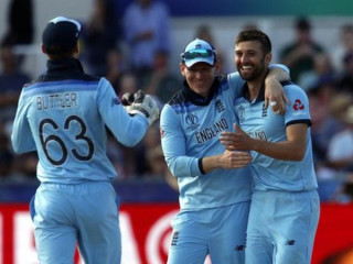 އިންގްލޭންޑް ކުޅުންތެރިން އުފާ ފާޅުކުރަނީ