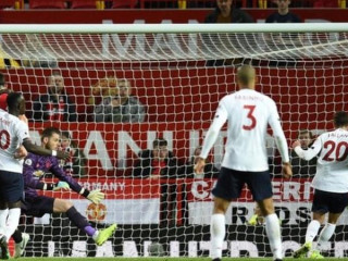 އިނގިރޭސި ޕްރިމިއާ ލީގު: ޔުނައިޓެޑާއި ލިވަރޕޫލްގެ ކުރިމަތިލުން އެއްވަރުވެގެން ނިމިއްޖެ