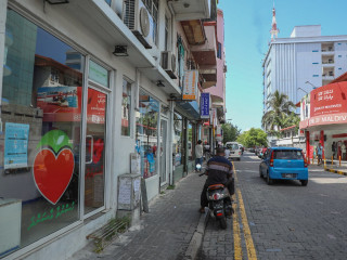 އާސަންދައިގެ ހިދުމަތް ދޭ ފިހާރައެއް