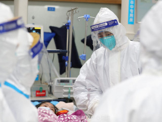 1700 އަށްވުރެ ގިނަ ސިއްހީ މަސައްކަތްތެރިން ކޮރޯނާވައިރަސްއަށް ޕޮޒިޓިވްވެ ޗައިނާ ސަރުކާރަށް އިތުރު ގޮންޖެހުމެއް