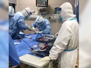 ކޮރޯނާވައިރަސްޖެހިފައިވާ ހާލުދެރަ މީހަކަށް ފަރުވާދެނީ