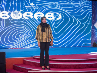 ޓޫރިޒަމް މިނިސްޓްރީން ބޭއްވި ބުރަބި ޖަލްސާގައި، ސޫޒަން ފޮޓޯއަކަށް ހުއްޓިލައިގެން