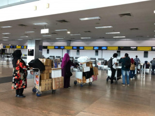 އިންޑިއާގައި ތާށިވެި ދިވެހިން އަނބުރާ ރާއްޖެ ގެނައުމުގެ މަސައްކަތުގެ ތެރެއިން ބައެއް ދިވެހިން އަނބުރާ ރާއްޖެ އަންނަ އެއަރޕޯޓުގައި