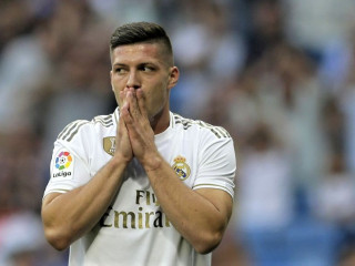 ރެއާލް މެޑްރިޑަށް ކުޅެމުން އަންނަ ސާބިއާގެ ޒުވާން ފޯވާޑް ލޫކާ ޔޮވިޗް