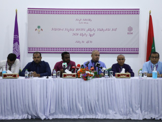 އިލެކްޝަންސް ކޮމިޝަންގެ މެންބަރުން ނޫސްވެރިންގެ ބައްދަލުވުމެއްގައި