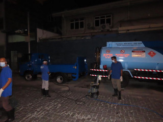 މާލެ ސިޓީ ކައުންސިލުން މާލޭގެ ބައެއް މަގުތައް ޑިސްއިންފެކްޓް ކުރަނީ: ކޮވިޑް-19 ރޯގާއާއި ގުޅިގެން މާލެ ސަރަހައްދުގައި ޑިސްއިންފެކްޓް ކުރުމުގެ ހަރަކާތްތައް ދަނީ ހިންގަމުން