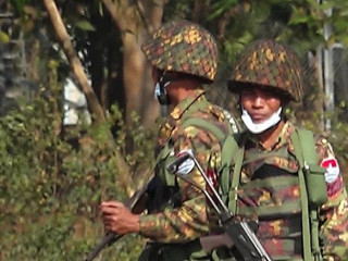 މިޔަންމާގެ ސިފައިން ބަރު ހަތިޔާރާއިއެކު ހަރަކާތްތެރިވަމުން ދަނިކޮށް