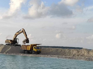 ހުޅުދެލި ބަނދަރު ތަރައްޤީ ކުރުން