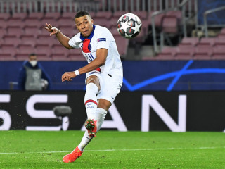 އެމްބާޕޭގެ ހެޓްރިކާއެކު ޕީއެސްޖީއަށް ފަސޭހަ މޮޅެއް