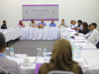 އިލެކްޝަންސް ކޮމިޝަނުން ސިޔާސީ ޕާޓީތަކާއެކު ބޭއްވި މަޝްވަރާ ބައްދަލުވުމެއްގެ ތެރެއިން