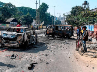 ރަށްވެހިކަމުގެ ބިލާއި ގުޅިގެން އިންޑިއާގެ އައްސާމުގައި ކުރި މުޒާހަރާތަކުގެ ތެރެއިން ބައެއް އުޅަނދުތައް އަންދާލާފައި