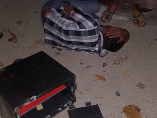 ތިޖޫރީ ހޯދީ ރައްޔިތުން ނިކުމެ: ތިޖޫރީ ކައިރީ އަނިޔާވި މީހަކު