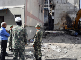 President Ibrahim Mohamed Solih inspects fire-ravaged homes in Abadhahfehi Magu