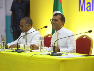 އެމްޑީޕީގެ ރައީސް މުހައްމަދު ނަޝީދު (ކ) އަދި އެ ޕާޓީގެ ޗެއަރޕާސަން ހަސަން ލަތީފް (ވ)