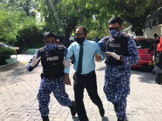 ހައިރިސްކް މީހަކު ހައްޔަރުކުރީ ގޭގައި ނިދާފަ އޮއްވާތަ؟ ނޫނީ ވެކްސިން ނުޖަހަން ބޮޑާ ހޭކީމަތަ؟