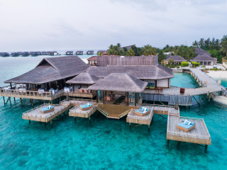 ވޯލްޑް ލަގްޒަރީ ސްޕާ އެންޑް ރެސްޓޯރެންޓް އެވޯރޑްސް ގެ ފަސް އެވޯރޑެއް ޖުމެއިރާއަށް