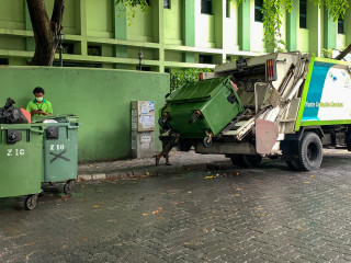 ވެމްކޯގެ މުވައްޒަފުން ކުނި ނެގުމުގައި ހަރަކާތްތެރި ވަނީ: ވެމްކޯ ފަދަ ރައްޔިތުންނަށް ހިދްމަތް ފޯރިކޮށްދޭ ސަރުކާރުގެ ބައެއް ކުންފުނިތަކުގެ ބައެއް މުވައްޒަފުން ވެސް ކޮވިޑް-19 އަށް ވަނީ ޕޮޒިޓިވް ވެފައި