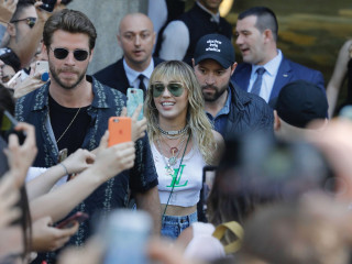 މައިލީ ސައިރަސް އާއި ލިއަމް ހެމްސްވޯތު ބާސެލޯނާގައި