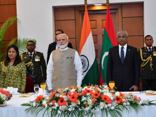 މޯދީގެ ޝަރަފުގައި ރައީސް ސޯލިހުގެ ދެކަނބަލުން ޖާފަތެއް ދެއްވައިފި