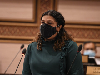 ހިންނަވަރު ދާއިރާގެ މެމްބަރު ޖީހާން މަހުމޫދު ވަޒީފާއާ ބެހޭ ޤާނޫނަށް އިސްލާހު ގެނައުމުގެ ބިލަށް ވާހަކަ ދައްކަވަނީ