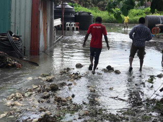 ތ. ތިމަރަފުއްޓަށް އުދައަރާ މަގުމަތީގެ ފެން ހެދިފައި