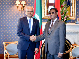 ރައީސް އިބްރާހިމް މުހައްމަދު ސޯލިހު، މޮރިޝަސްގެ ވަގުތީ ރައީސް ޕެރަމަސިވަން ޕިއްލޭ ބާރލެން ވިޔަޕޫރޭ އާއި ސަލާމް ކުރައްވަނީ