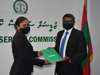 ޖޭއެސްސީގައި މިއަދު ބޭއްވި ރަސްމިއްޔާތުގައި ހައިކޯޓުގެ ފަނޑިޔާރު ހާތިފް ހިލްމީއަށް ހައިކޯޓުގެ އިސްފަނޑިޔާރުކަމުގެ ފަތްކޮޅު އަރުވަނީ