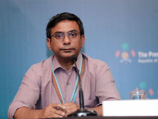 ކޮވިޑް-19އާ ގުޅޭ މައުލޫމާތު ދިނުމަށް ބޭއްވި ނޫސްވެރިންގެ ބައްދަލުވުމެއްގެ ތެރެއިން އައިޖީއެމްއެޗްގެ އެތެރެހަށީގެ ޚާއްސަ ޑރ. މުސާ މުރާދު