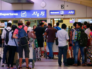 ފަތުރުވެރިންތަކެއް ފުރަންވެގެން ވެލާނާ އިންޓަނޭޝަނަލް އެއާޕޯޓްގައި