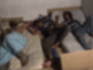 މާލެ ވަޅޯމަސް މާރުކޭޓާ ދިމާލު ގޮޅިއެއްގައި ބަޔަކު ނިދާފައި