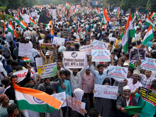 މުޒާހަރާ ތަކުގައި 27 މީހަކު ވަނީ މަރުވެފައި