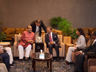 އިންޑިޔާގެ ޤާނޫނު ހަދާ މަޖިލީހުގެ ރައީސް އާއި އެކު ރައީސް ނަޝީދު