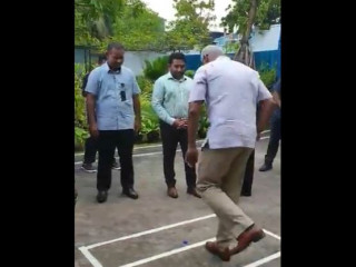 ރައީސް މުށިގެ ކުޅޭ މަންޒަރު ދައްކުވައިދޭ ވީޑިއޯގެ ސްކްރީންޝޮޓެއް