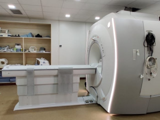 އައްޑޫ އިކުއިޓޯރިއަލް ހޮސްޕިޓަލުގައި ބަހައްޓާފައިވާ އެމްއާރުއައި މެޝިން