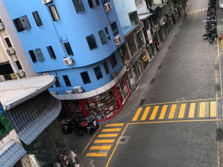 މާލެއިން މީހަކު ޕޮޒިޓިވްވުމާއެކު މާލެ ވަނީ 24 ގަޑިއިރަށް ލޮކްޑައުންވެސް ކޮށްފައި