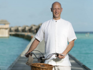 ގިލި ލަންކަންފުށީގެ ޖެނެރަލް މެނޭޖަރ ޑޭވިޑް ސްޓެޕެޓިކް، ފިނޮޅަށް ގެއްލުންދިން މައްސަލާގައި އޭނާ ފުރުން ވަނީ މަނާކޮށްފައި