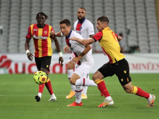 ލެންސް އާއި ޕީއެސްޖީ ބައްދަލުކުރި މެޗުގެ ތެރެއިން: މި މެޗުން ލެންސް މޮޅުވީ 1-0 ން