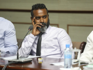 ކަނޑިތީމު ދާއިރާގެ މެމްބަރު ޢަބްދުﷲ ޝަހީމް ޢަބްދުލްޙަކީމް، ކޮމެޓީ ބައްދަލުވުމެއްގައި