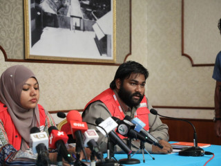 Officials of the Maldivian Red Crescent