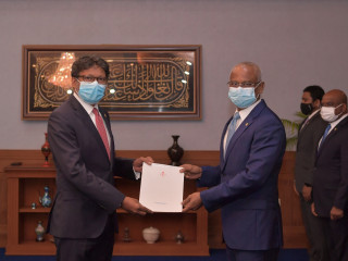 ރައީސުލްޖުމްހޫރިއްޔާ ޑރ އާސިމަށް ފަތްކޮޅު އަރުއްވަނީ