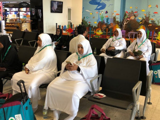 ހައްޖު ކޯޕަރޭޝަންގެ ހަވާލުގައި މިފަހަރު ހައްޖަށް ދިޔަ ދިވެހިން. ހައްޖަށް ދިޔަ ދިވެހި އަންހެންމީހާގެ ހާލު ރަނގަޅު ނުވާކަމަށް ހައްޖު ކޯޕަރޭޝަނުން ބުނޭ