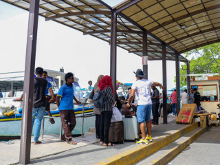 ބަޔަކު ފުރަން ދަނީ