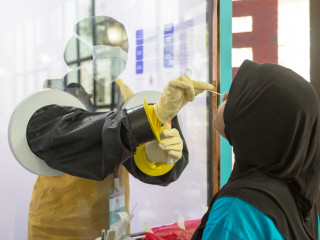 ކޮވިޑް-19 އަށް ސާމްޕަލް ނަގަނީ