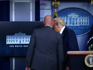 ނޫސްވެރިންގެ ބައްދަލުވުމުން ޓްރަމްޕް ގެންދަވަނީ