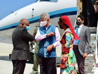 ޖައިޝަންކަރު ރާއްޖެ ވަޑައިގަތުމާއެކު ވެލާނާ އެއަރޕޯޓުން އެމަނިކުފާނަށް ޝާހިދު މަރުހަބާ ދަންނަވަނީ