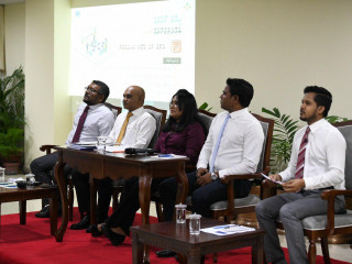 އެންމެ ކުޑަ އުޖޫރަ ކަނޑައެޅުމަށްޓަކައި، އާންމުކޮށް ހުޅުވާލައިގެން މަޖިލީހުގެ އިދާރާގައި ބޭއްވެވި ފޯރަމެއްގެ ތެރެއިން: އެންމެކުޑަ އުޖޫރަ ކަނޑައެޅުމަކީ ވަރަށް ބޮޑު ގޮންޖެހުމަކަށް ވަނީ ވެފައި، ނަމަވެސް މ