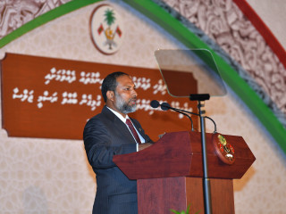 ދިވެހިންގެ ގައުމީ އެއްބައިވަންތަކަމުގެ ދުވަހުގެ މުނާސަބަތުގައި ބޭއްވި ޖަލްސާގައި ހޯމް މިނިސްޓަރު އިމްރާން އަބްދުﷲ ވާހަކަދައްކަވަނީ