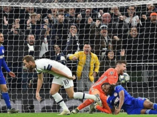 ޓޮޓެންހަމް އަދި އޮލިމްޕިއާކޯސް ބައްދަލުކުރި މެޗުގެ ތެރެއިން