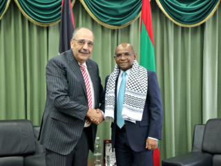 ފޮރިން މިނިސްޓަރ އަބްދުﷲ ޝާހިދާއި ލަސްތީނުން ދިވެހިރާއްޖެއަށް ކަނޑައަޅާފައި ހުންނަވާ ސަފީރު ވަލީދު އަބޫ އަލީ